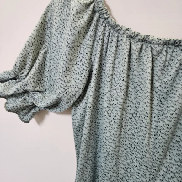 7 Junior Green Short Sleeve Dress with Tie Front Size G - Picture 9 of 13